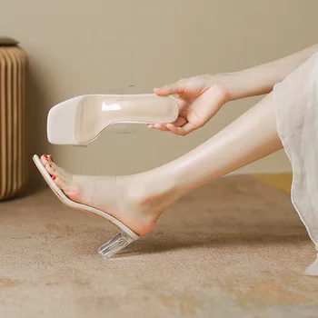 2023 Yaz Klasik Şeffaf PVC Sandalet Kadın Ayakkabı Lüks Cam Kristal Kare Yüksek Topuklu Slaytlar Terlik Bayanlar Seksi Topuklu