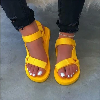 2023 Yeni Kadın Yaz Yumuşak Kayma Sandalet Kadın Toka Kayış Köpük Taban Dayanıklı Sandalet Bayanlar Açık Rahat plaj ayakkabısı