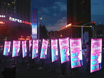 4 Adet Bir Tarafı İnsan Sırt Çantası LED Yürüyüş Billboard, 63x120CM dış mekan reklam ekranı Sergi Kurulu ışık kutusu