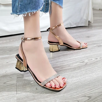 Güzel Yaz Kristal Peep Toe Kadın Ayakkabı Kadın Sandalet Kare Yüksek Topuklu Bayan Sandalet Kadın Toka Kayış Seksi rahat ayakkabılar