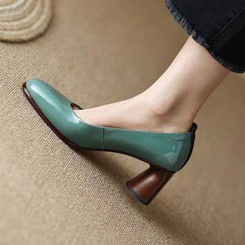 Kadın Pompaları Üzerinde Kayma Patent Deri basit ayakkabılar Bahar Sonbahar Elbise Pompaları Retro Tarzı Yüksek Topuk Zarif Kızlar günlük ayakkabı