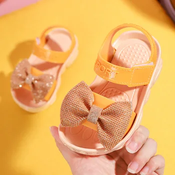 Kızlar Sandalet Yaz 2023 Yeni çocuk Yumuşak taban ışık moda Prenses sandalet Bebek Plaj Açık parmaklı sandalet