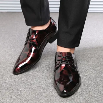 Popüler Elbise Ayakkabı Erkekler Artı Boyutu Yetişkin İş Ayakkabı Patent Deri Oxford Ayakkabı Erkekler için Moda Düğün Sivri Burun Ayakkabı Adam